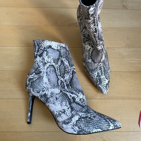 CHARLES David New Stretch Ankle Boot Snake Print - Picture 3 of 8